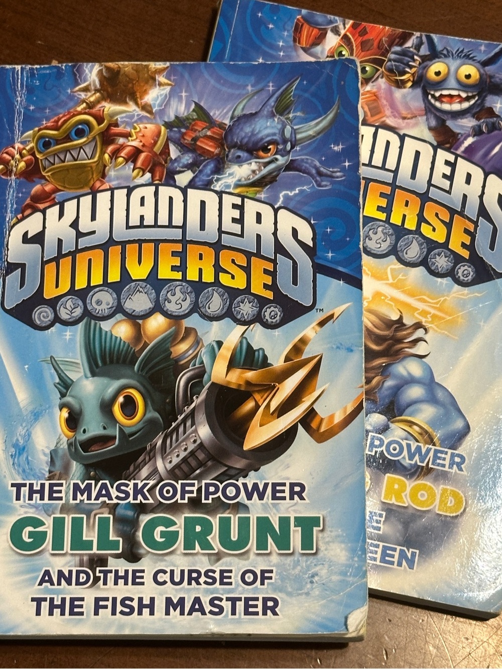 2 book set Skylanders Universe - Mask of Power Gil Grunt Lightning Rod READ DESC